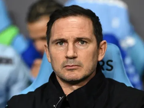 Chelsea thảm bại, Nicky Butt khuyên gọi lại Lampard
