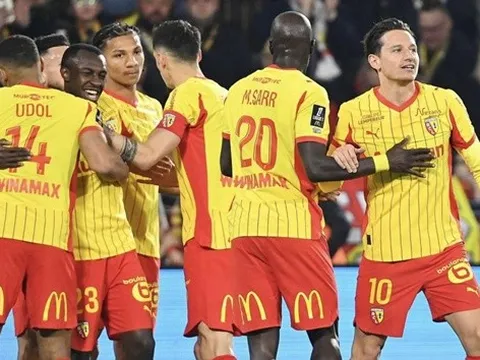 Đua vô địch khốc liệt, Lens từ chối hoãn đấu PSG