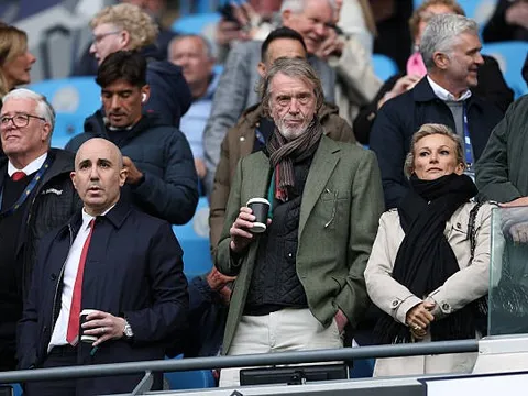 Man Utd đặt cược vào dữ liệu để vá khủng hoảng cánh trái