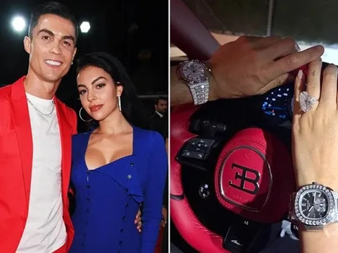 Ronaldo và Georgina khoe tài sản 11 triệu bảng trong một bức ảnh