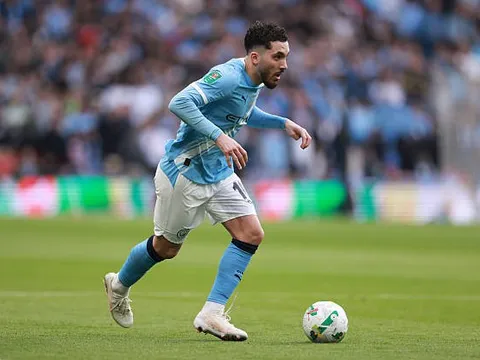 Tranh cãi tâng bóng che mờ dấu ấn của Rayan Cherki