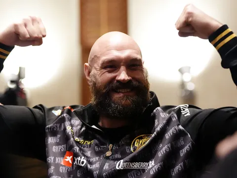 Tyson Fury cảnh báo Arslanbek Makhmudov: 'Hắn ta gặp rắc rối to rồi'