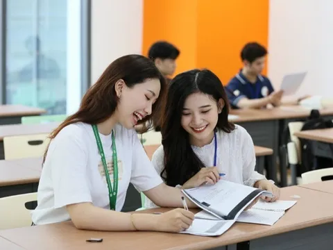 6 nhóm nghề sẽ “bùng nổ” trong kỷ nguyên AI, cơ hội rộng mở cho người mới ra trường, lương 8 con số