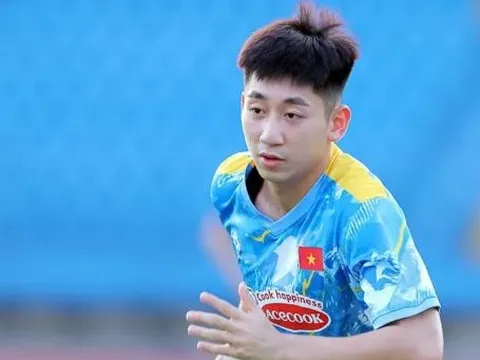 Nhật Minh xứng đáng chiếm suất đá chính của Văn Hậu