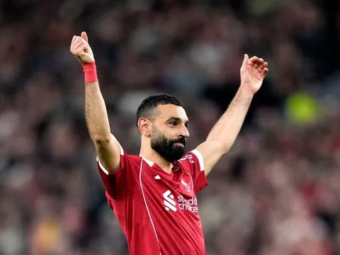 Carragher tuyên bố Salah vĩ đại hơn Ronaldo