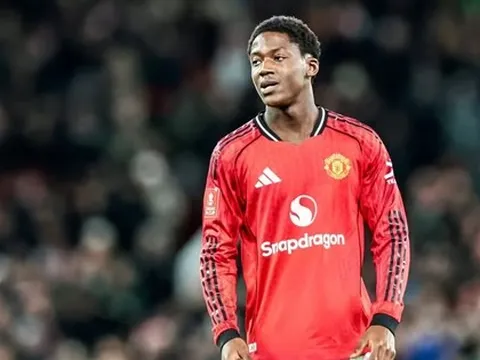 MU không cần Guimaraes khi đã có "báu vật" Kobbie Mainoo