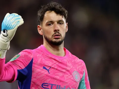 Shearer khuyên Newcastle giải cứu sao Man City