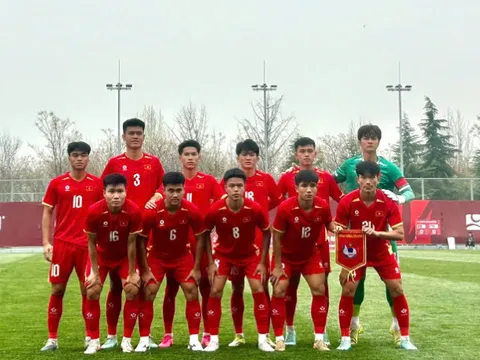 HLV Đinh Hồng Vinh khen ngợi bản lĩnh U23 Việt Nam