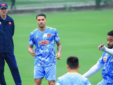 Tuyển Việt Nam biến hóa nhờ cặp Xuân Son, Hoàng Hên