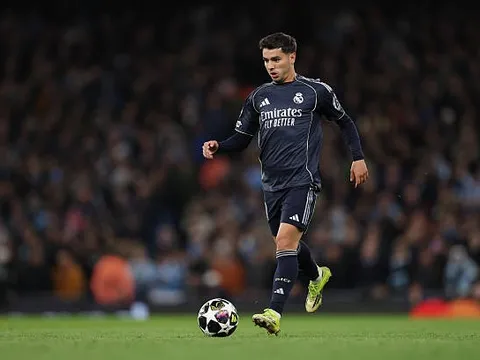Brahim Diaz rũ bùn đứng dậy để rực sáng tại Real Madrid
