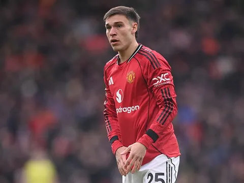Ugarte quyết bám trụ Man Utd bất chấp nguy cơ bị thanh lý