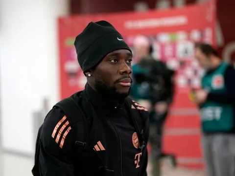 Bayern bất ngờ chào bán Alphonso Davies cho Liverpool