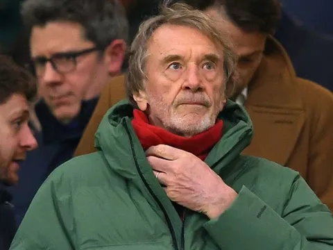 Sir Jim Ratcliffe lấy ghế của CĐV kỳ cựu MU cho khách VIP