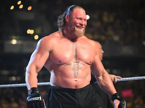 Brock Lesnar: Say xỉn đến mức không nhớ mình đã xăm thanh gươm biểu tượng lên ngực