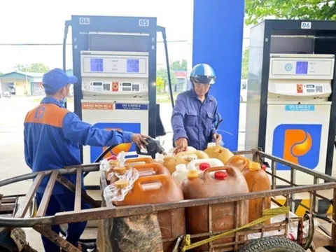 Giá xăng dầu hôm nay 25/3 tăng mạnh trong đêm: Cập nhật mới nhất gây bất ngờ