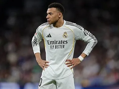 Mbappe phủ nhận tin đồn kiểm tra nhầm đầu gối tại Real