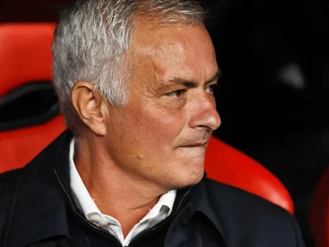 Nghệ thuật đỗ xe buýt và kiệt tác sinh tồn của Jose Mourinho