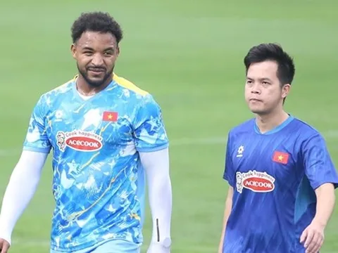 HLV Kim Sang-sik đón tin cực vui từ tiền đạo Xuân Son