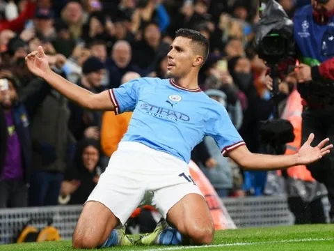Canh bạc cân não của Man City với tương lai Rodri