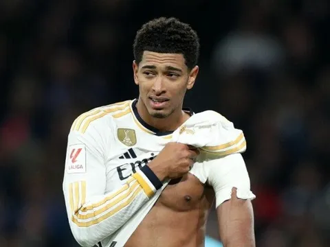 Bellingham hé lộ video phẫu thuật vai sau 3 năm nén đau