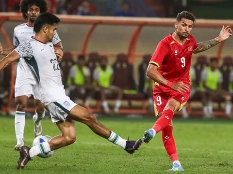 HLV Kim Sang Sik thử nghiệm vai trò đa năng của Hoàng Hên