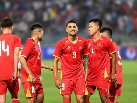 Nói tiếng Việt cực sõi Hoàng Hên quyết xé lưới Malaysia