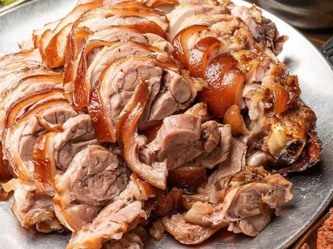 4 nhóm người không nên ăn thịt chân giò