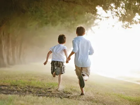 Mang ơn anh mà chưa kịp báo đáp, em mất hoàn toàn liên lạc, 61 năm sau xảy ra chuyện chẳng ngờ