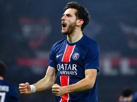 Kvaratskhelia từ chối Arsenal để cam kết tương lai với PSG