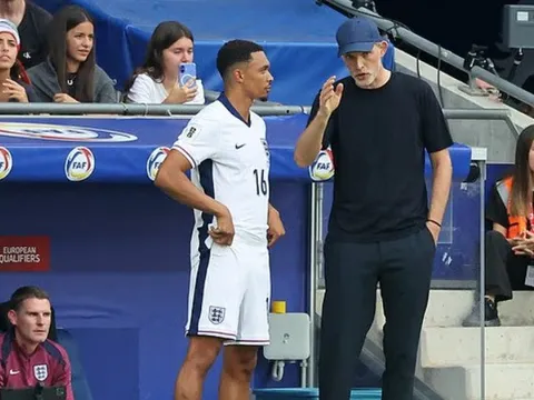 Tuchel phản hồi bài đăng gây bão của Alexander-Arnold