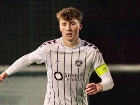 Arsenal đại chiến Man City vì ngọc quý Alfie Osborne