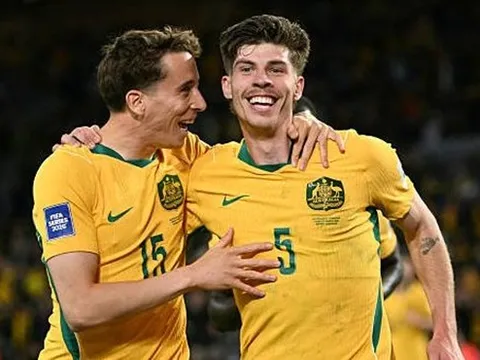 Úc thắng kịch tính Cameroon sau sai lầm trên chấm 11m