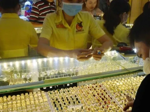 Nóng: Giá vàng hôm nay 27/3 đột ngột giảm sâu, nhà đầu tư bất ngờ