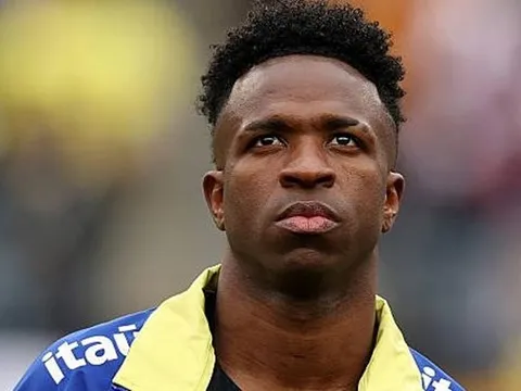 Vinicius lạc lõng giữa ánh hào quang số 10 tại Brazil