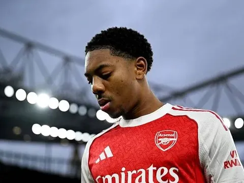 Thất sủng, Lewis-Skelly được dự đoán sẽ bị bán cho MU