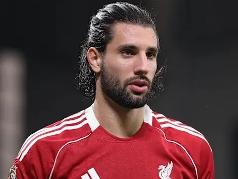 Rossi mỉa mai cách Slot dùng Szoboszlai tại Liverpool