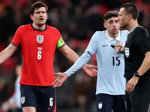 VAR thảm họa khiến tuyển Anh ức chế trước Uruguay