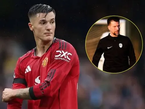 Bức xúc vụ Sesko, HLV Slovenia gửi cảnh báo tới MU