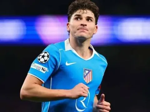 Arsenal nhận "gáo nước lạnh" thương vụ Julian Alvarez