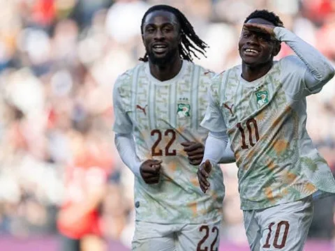 Bờ Biển Ngà nhấn chìm Hàn Quốc 4 bàn không gỡ