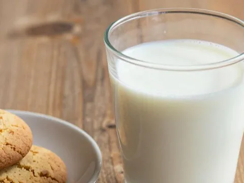 4 nhóm người không nên uống sữa vào buổi sáng