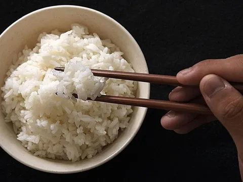 Thường xuyên ăn cơm tẻ vào bữa sáng, cơ thể có 5 thay đổi lớn