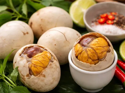 Trứng vịt lộn giàu dinh dưỡng nhưng không phải ai cũng nên ăn: 4 trường hợp cần hạn chế