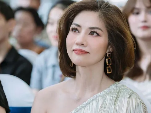 Ca sĩ Hồ Lệ Thu “vẻ đẹp không tuổi”, U60 dáng thon thừa nhận làm 1 việc giúp mình trẻ lâu