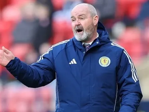 Thua Nhật Bản, HLV Scotland chỉ trích phản ứng của cổ động viên