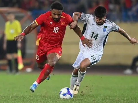 HLV Kim Sang-sik xây dựng hỏa lực mới trong lúc chờ Xuân Son