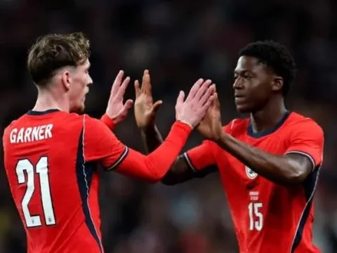 Màn thay người của Tuchel vạch trần sai lầm chuyển nhượng MU