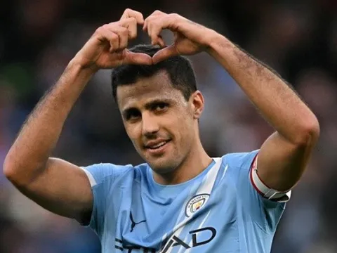 Real Madrid đẩy nhanh thương vụ chiêu mộ Rodri từ Man City