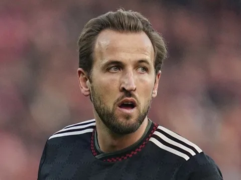 Sếp Bayern mỉa mai Isak để nâng tầm Harry Kane