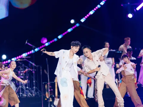 Fan biến concert của Hoàng Dũng thành “thánh đường tình yêu”, 4 cặp đôi cầu hôn trước hàng nghìn người